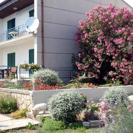 Apartamento By The Sea - 5806 Vodice